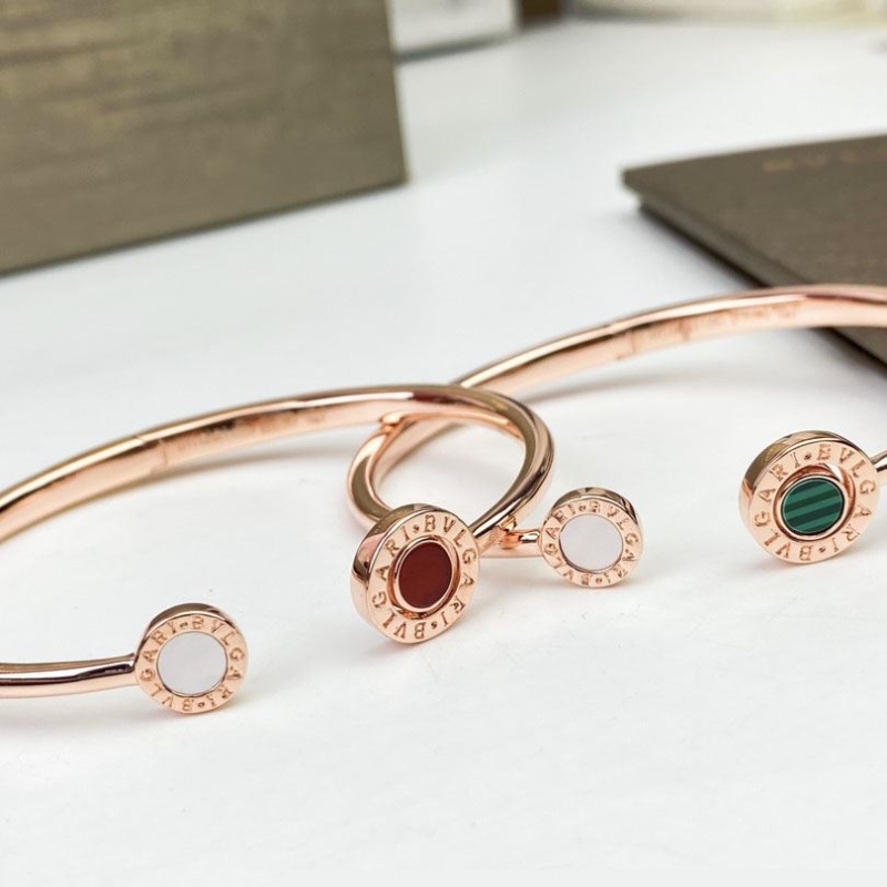 Bo*te*ga venenta bracelets